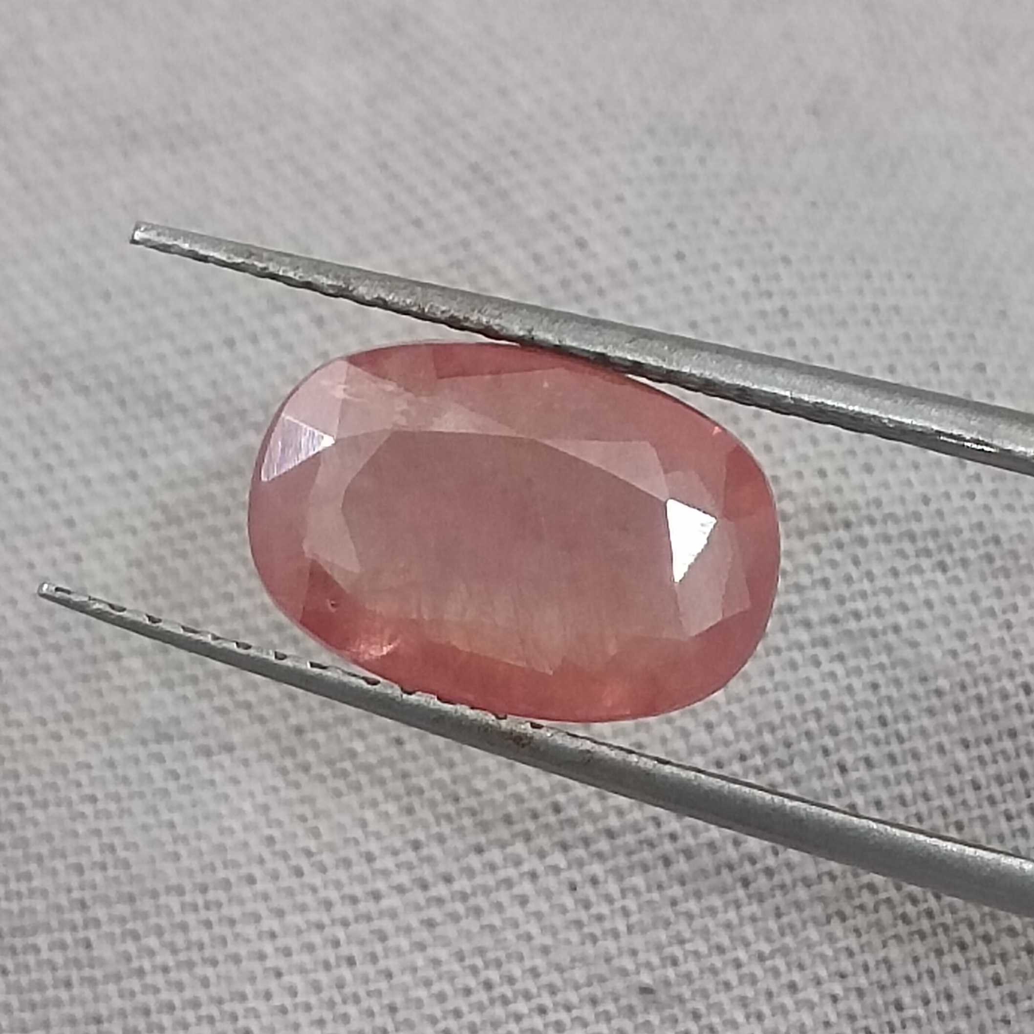 3.29cts IGI certified vivid orangy pink oval cut Ceylon padparadscha sapphire H
