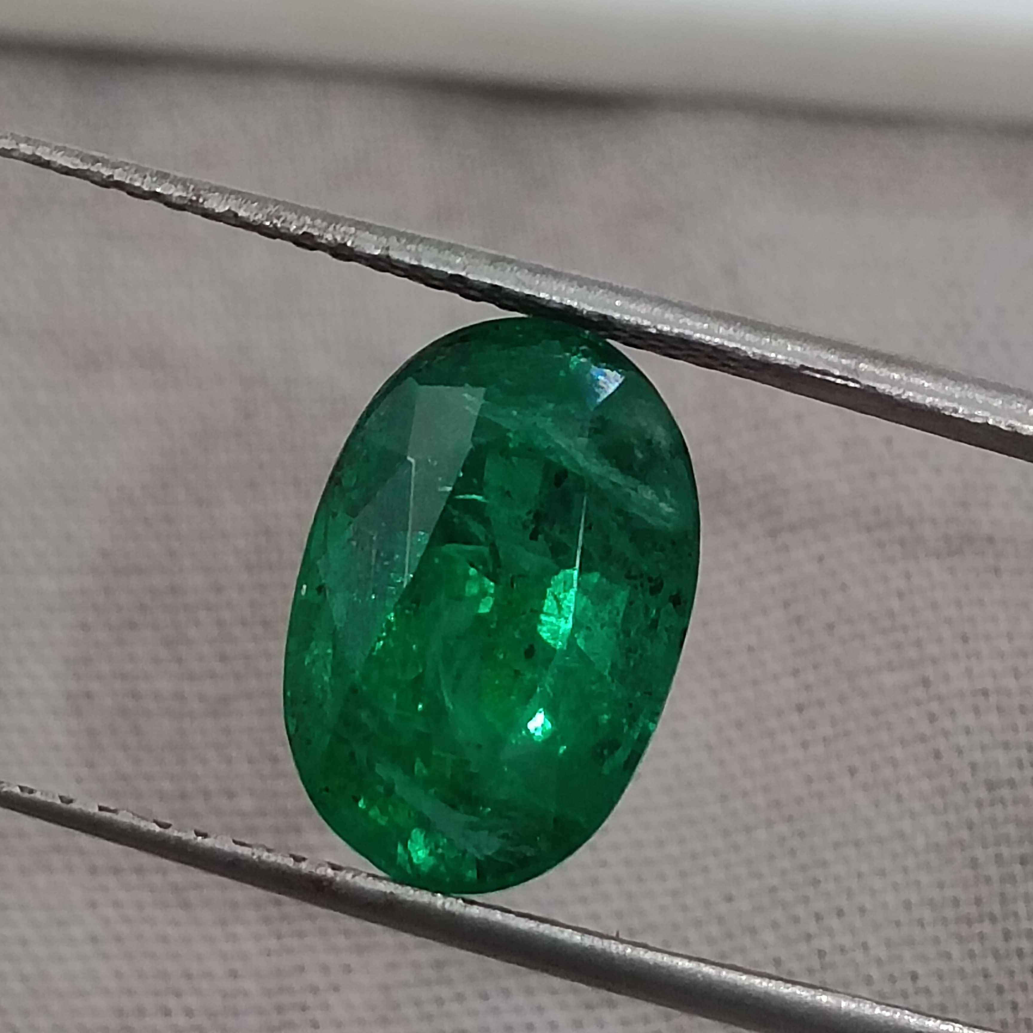 3.99ct IGI Certified Oval Vivid Green Color Emerald Gemstone